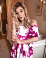 194-2 Długa suknia z hiszpańskim dekoltem - duże różowe kwiaty-9