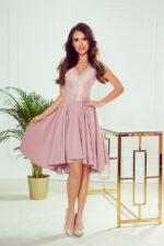 300-1 PATRICIA - sukienka z dłuższym tyłem i koronkowym dekoltem - PUDROWY RÓŻ-5