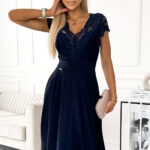 381-4 LINDA - szyfonowa sukienka z koronkowym dekoltem - GRANATOWA-1