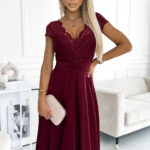 381-5 LINDA - szyfonowa sukienka z koronkowym dekoltem - BORDOWA-1