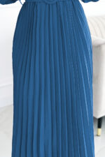 504-5 VIVIANA Plisowana sukienka midi z dekoltem, długim rękawkiem i szerokim paskiem - kolor JEANS-6