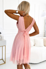 541-2 CELESTINA Elegancka tiulowa sukienka z dekoltem i kokardką - BRUDNY RÓŻ-3