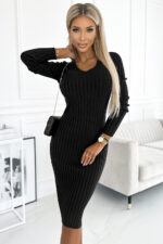 570-1 Sweterkowa wygodna sukienka z dekoltem w serek - CZARNA-2