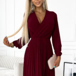 313-15 ISABELLE Plisowana sukienka z długim rękawem i dekoltem - kolor BORDOWY-1