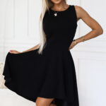 575-1 Wyjątkowa sukienka z dłuższym tyłem - CZARNA-1