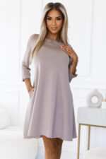 579-1 Klasyczna trapezowa sukienka z czarnym paskiem - BEŻOWA-8