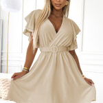 586-1 Kobieca sukienka z kopertowym dekoltem, rękawkiem i paskiem - BEŻOWA-1