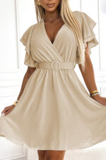 586-1 Kobieca sukienka z kopertowym dekoltem, rękawkiem i paskiem - BEŻOWA-4