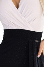 451-3 Błyszcząca sukienka z krótkim rękawkiem, dekoltem i rozcięciem na nodze - czarno-beżowa z brokatem-6