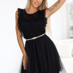 454-5 GRETA koronkowa sukienka z tiulową spódnicą i złotym paskiem – CZARNA-1