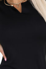 608-1 Zmysłowa ołówkowa sukienka z krótkim rękawkiem i ozdobnym dekoltem – CZARNA-7