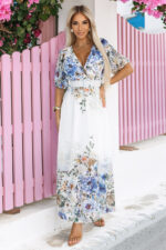 613-1 CELINA Zwiewna maxi sukienka z kopertowym dekoltem, paskiem i kwiatowym ombre – BŁĘKITNA-1