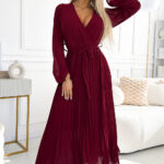 537-1 Plisowana szyfonowa sukienka z dekoltem, długim rękawkiem i wiązanym paskiem - BORDOWA-1