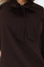 140-29 Biznesowa bluzka z długim rękawkiem i wiązaniem z przodu - czekoladowa-8