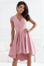 300-7 PATRICIA elegancka sukienka z dłuższym tyłem i koronkowym dekoltem - BRUDNY RÓŻ-3