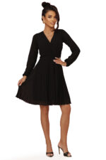 313-17 ISABELLE Polska plisowana sukienka z długim rękawem i dekoltem - CZARNA-12