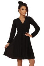 313-17 ISABELLE Polska plisowana sukienka z długim rękawem i dekoltem - CZARNA-11
