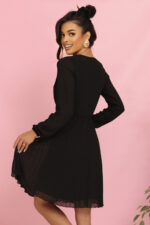313-17 ISABELLE Polska plisowana sukienka z długim rękawem i dekoltem - CZARNA-8