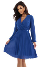 313-18 ISABELLE Elegancka plisowana sukienka z dekoltem i długim rękawkiem - chabrowa-9