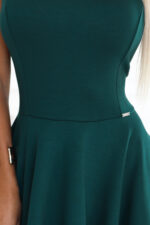 575-2 Rozkloszowana sukienka z efektownym dłuższym tyłem – butelkowa zieleń-6