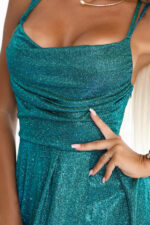 589-3 Długa sukienka z subtelnym połyskiem i gorsetowym wiązaniem na plecach - zielona z brokatem-7