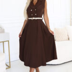 596-4 Elegancka szmizjerka midi ze złotymi guzikami i paskiem - CZEKOLADOWA-1