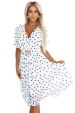 604-2 Zmysłowa sukienka w czarne groszki z kopertowym dekoltem i ozdobnym paskiem - biała-8