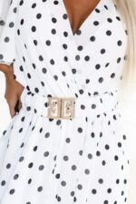 604-2 Zmysłowa sukienka w czarne groszki z kopertowym dekoltem i ozdobnym paskiem - biała-6