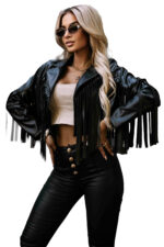 624-3 Krótka ramoneska z frędzlami z miękkiej eco skóry - czarna-10