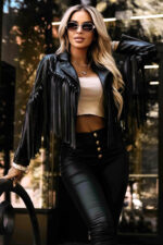 624-3 Krótka ramoneska z frędzlami z miękkiej eco skóry - czarna-1