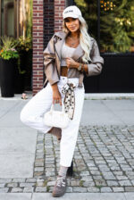 626-3 Stylowa ramoneska z miękkiej ekoskóry, z paskiem i asymetrycznym zamkiem - cappuccino-2