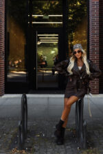 626-4 Kurtka ramoneska z miękkiej ekoskóry z paskiem i asymetrycznym zamkiem - brązowa-2