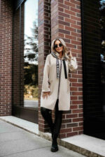 632-1 Casualowy płaszczyk z kieszeniami i kapturem - beżowy-4