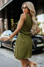 296-14 VICTORIA Trapezowa sukienka bez rękawków z wiązaniem w pasie - khaki-5