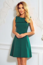 615-1 BLANKA Trapezowa sukienka z falbanką przy dekolcie - zieleń butelkowa-6