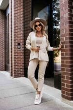 630-1 Ciepły kardigan z kieszeniami i ściągaczami na rękawach - beżowy-6