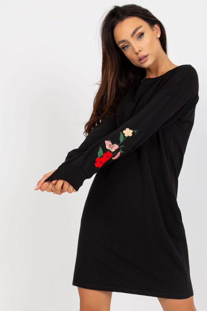 Sukienka Model RV-SK-8088.59 Black - Rue Paris -2