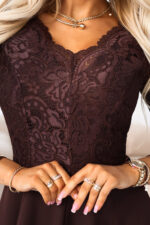 309-14 AMBER elegancka długa koronkowa suknia z dekoltem - czekolada-6
