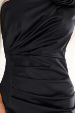 580-6 AURORA długa satynowa suknia na jedno ramię z różami - czarna-6