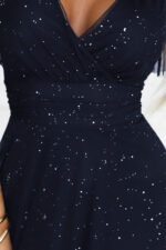 635-3 MELANIA długa błyszcząca suknia z dekoltem i krótkim rękawkiem - granatowa-7