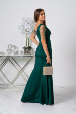 Zielona dopasowana długa sukienka z koralikami na ramionach - obrazek 4