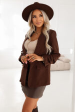 588-3 Damska klasyczna marynarka z drapowanymi rękawkami - czekoladowa-1