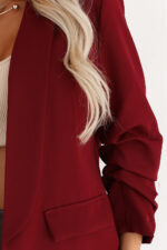 588-4 Damska klasyczna marynarka z drapowanymi rękawkami - bordowa-6