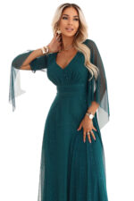 655-2 Długa połyskująca w świetle suknia z dekoltem i transparentnym rękawkiem - szmaragdowa zieleń-12