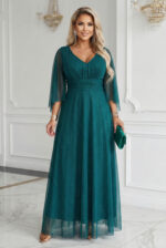 655-2 Długa połyskująca w świetle suknia z dekoltem i transparentnym rękawkiem - szmaragdowa zieleń-9