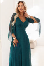 655-2 Długa połyskująca w świetle suknia z dekoltem i transparentnym rękawkiem - szmaragdowa zieleń-5