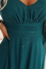 655-2 Długa połyskująca w świetle suknia z dekoltem i transparentnym rękawkiem - szmaragdowa zieleń-10