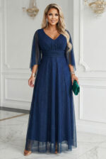 655-3 Długa połyskująca w świetle suknia z dekoltem i transparentnym rękawkiem - granatowa-14
