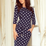 13-101 Sukienka sportowa z wiązaniem i kieszonkami - GRANATOWA W GROCHY-1