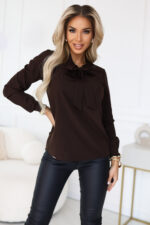 140-29 Biznesowa bluzka z długim rękawkiem i wiązaniem z przodu - czekoladowa-5